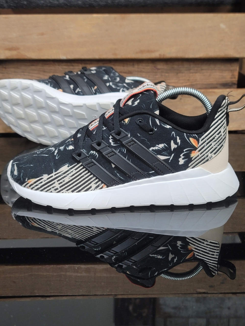 Adidas Questar Flow Farm Rio 🔥 Wmns 8. Great Condition Ships Today